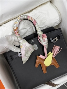 {{productViewItem.photos[photoViewList.activeNavIndex].Alt || productViewItem.photos[photoViewList.activeNavIndex].Description || 'Твилли HERMES'}}