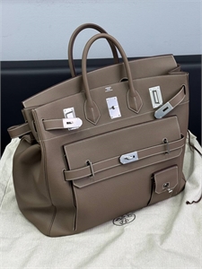 {{productViewItem.photos[photoViewList.activeNavIndex].Alt || productViewItem.photos[photoViewList.activeNavIndex].Description || 'Сумка HERMES Ручная работа'}}