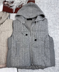 {{productViewItem.photos[photoViewList.activeNavIndex].Alt || productViewItem.photos[photoViewList.activeNavIndex].Description || 'Жилет LORO PIANA'}}