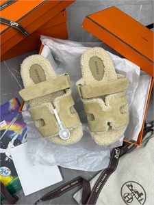 {{productViewItem.photos[photoViewList.activeNavIndex].Alt || productViewItem.photos[photoViewList.activeNavIndex].Description || 'Тапочки HERMES'}}