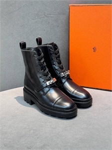 {{productViewItem.photos[photoViewList.activeNavIndex].Alt || productViewItem.photos[photoViewList.activeNavIndex].Description || 'Ботинки HERMES Телячья кожа'}}