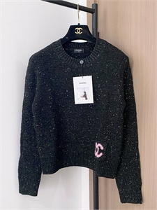 {{productViewItem.photos[photoViewList.activeNavIndex].Alt || productViewItem.photos[photoViewList.activeNavIndex].Description || 'Кофта CHANEL'}}