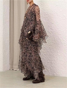 {{productViewItem.photos[photoViewList.activeNavIndex].Alt || productViewItem.photos[photoViewList.activeNavIndex].Description || 'Платье ZIMMERMANN'}}