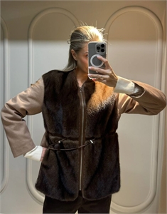 {{productViewItem.photos[photoViewList.activeNavIndex].Alt || productViewItem.photos[photoViewList.activeNavIndex].Description || 'Полупальто LORO PIANA'}}