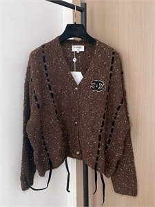 {{productViewItem.photos[photoViewList.activeNavIndex].Alt || productViewItem.photos[photoViewList.activeNavIndex].Description || 'Кардиган CHANEL'}}