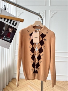 {{productViewItem.photos[photoViewList.activeNavIndex].Alt || productViewItem.photos[photoViewList.activeNavIndex].Description || 'Кардиган HERMES'}}