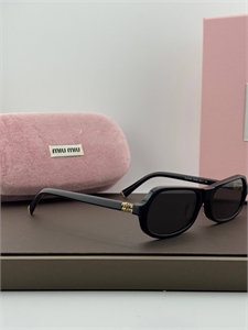 {{productViewItem.photos[photoViewList.activeNavIndex].Alt || productViewItem.photos[photoViewList.activeNavIndex].Description || 'Очки MIU MIU'}}