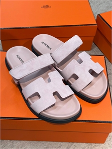 {{productViewItem.photos[photoViewList.activeNavIndex].Alt || productViewItem.photos[photoViewList.activeNavIndex].Description || 'Тапочки HERMES'}}
