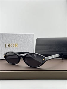 {{productViewItem.photos[photoViewList.activeNavIndex].Alt || productViewItem.photos[photoViewList.activeNavIndex].Description || 'Очки DIOR'}}