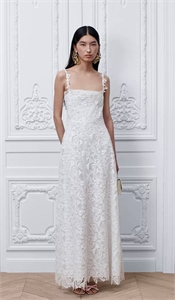 {{productViewItem.photos[photoViewList.activeNavIndex].Alt || productViewItem.photos[photoViewList.activeNavIndex].Description || 'Платье DIOR'}}