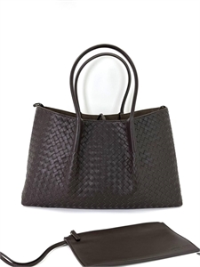 {{productViewItem.photos[photoViewList.activeNavIndex].Alt || productViewItem.photos[photoViewList.activeNavIndex].Description || 'Сумка BOTTEGA VENETA'}}
