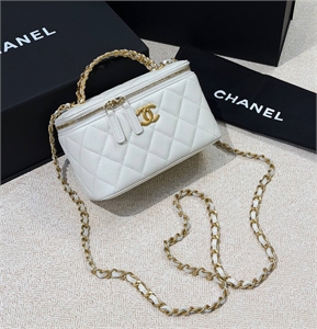 {{productViewItem.photos[photoViewList.activeNavIndex].Alt || productViewItem.photos[photoViewList.activeNavIndex].Description || 'Сумка CHANEL'}}