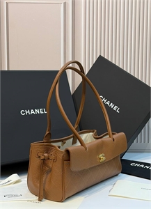 {{productViewItem.photos[photoViewList.activeNavIndex].Alt || productViewItem.photos[photoViewList.activeNavIndex].Description || 'Сумка CHANEL'}}