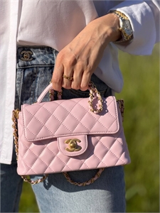 {{productViewItem.photos[photoViewList.activeNavIndex].Alt || productViewItem.photos[photoViewList.activeNavIndex].Description || 'Сумка CHANEL'}}