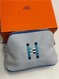 {{productViewItem.photos[photoViewList.activeNavIndex].Alt || productViewItem.photos[photoViewList.activeNavIndex].Description || 'Косметичка HERMES'}}