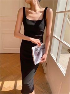 {{productViewItem.photos[photoViewList.activeNavIndex].Alt || productViewItem.photos[photoViewList.activeNavIndex].Description || 'Платье YSL'}}