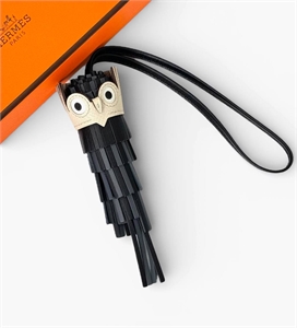 {{productViewItem.photos[photoViewList.activeNavIndex].Alt || productViewItem.photos[photoViewList.activeNavIndex].Description || 'Брелок HERMES'}}