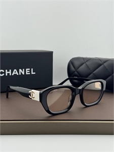 {{productViewItem.photos[photoViewList.activeNavIndex].Alt || productViewItem.photos[photoViewList.activeNavIndex].Description || 'Очки CHANEL'}}