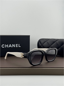 {{productViewItem.photos[photoViewList.activeNavIndex].Alt || productViewItem.photos[photoViewList.activeNavIndex].Description || 'Очки CHANEL'}}