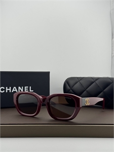 {{productViewItem.photos[photoViewList.activeNavIndex].Alt || productViewItem.photos[photoViewList.activeNavIndex].Description || 'Очки CHANEL'}}