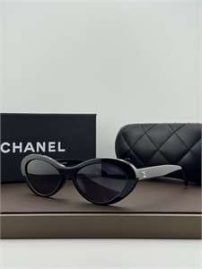 {{productViewItem.photos[photoViewList.activeNavIndex].Alt || productViewItem.photos[photoViewList.activeNavIndex].Description || 'Очки CHANEL'}}