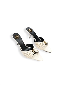 {{productViewItem.photos[photoViewList.activeNavIndex].Alt || productViewItem.photos[photoViewList.activeNavIndex].Description || 'Мюли YSL'}}