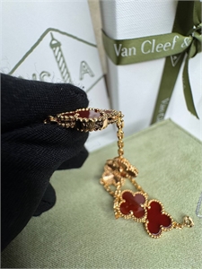 Браслет VAN CLEEF 118456 - фото 149021 Браслет VAN CLEEF 118456 - фото 149021