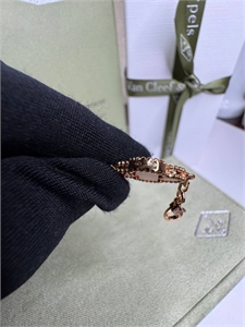 Браслет VAN CLEEF 118456 - фото 149022 Браслет VAN CLEEF 118456 - фото 149022