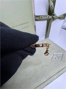 Браслет VAN CLEEF 118457 - фото 149034 Браслет VAN CLEEF 118457 - фото 149034