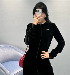 Платье MIU MIU 118960 - фото 151252 Платье MIU MIU 118960 - фото 151252