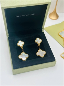 Серьги Van Cleef 3 мотива 120051 - фото 155974 Серьги Van Cleef 3 мотива 120051 - фото 155974