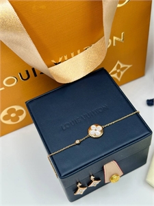 Браслет LOUIS VUITTON 4 мотива 120067 - фото 156077 Браслет LOUIS VUITTON 4 мотива 120067 - фото 156077