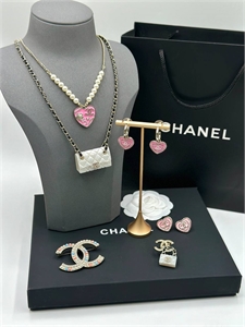 Колье - сумочка CHANEL 120087 - фото 156175 Колье - сумочка CHANEL 120087 - фото 156175