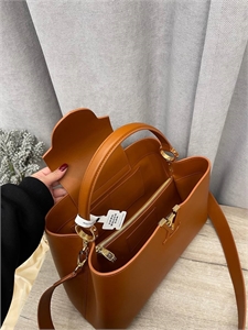 Сумка capucines LV 120638