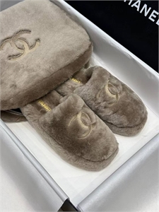 Комплект CHANEL Тапочки и Косметичка 121859 - фото 166551 Комплект CHANEL Тапочки и Косметичка 121859 - фото 166551