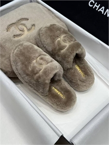 Комплект CHANEL Тапочки и Косметичка 121859 - фото 166552 Комплект CHANEL Тапочки и Косметичка 121859 - фото 166552
