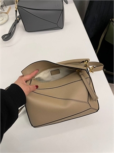 Сумка Loewe 24 см 123340 - фото 174251 Сумка Loewe 24 см 123340 - фото 174251