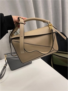 Сумка Loewe 24 см 123340 - фото 174255 Сумка Loewe 24 см 123340 - фото 174255