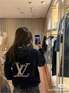 Толстовка Louis Vuitton 115078 - фото 188205 Толстовка Louis Vuitton 115078 - фото 188205