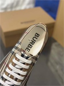 Кеды BURBERRY 126963 - фото 191776 Кеды BURBERRY 126963 - фото 191776