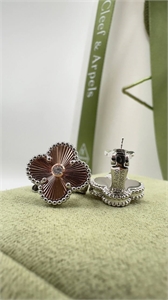 Серьги Van Cleef 128193 - фото 197244 Серьги Van Cleef 128193 - фото 197244