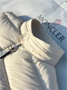 Жилет MONCLER 129904 - фото 206060 Жилет MONCLER 129904 - фото 206060