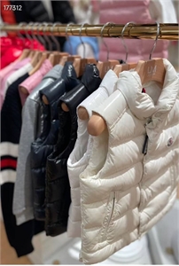 Жилет MONCLER 129904 - фото 206061 Жилет MONCLER 129904 - фото 206061