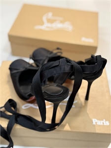 Туфли Christian Louboutin 132687_A3B85 - фото 222122 Туфли Christian Louboutin 132687_A3B85 - фото 222122