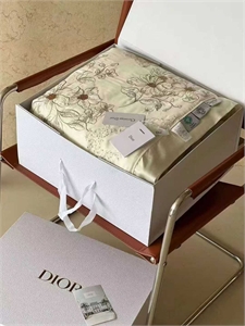 Одеяло DIOR 133230 - фото 225439 Одеяло DIOR 133230 - фото 225439