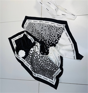 Платок CHANEL 133744