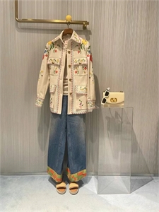 Куртка VALENTINO 135013 - фото 235963 Куртка VALENTINO 135013 - фото 235963