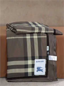 Одеяло Burberry 200/230 136913 - фото 246454 Одеяло Burberry 200/230 136913 - фото 246454