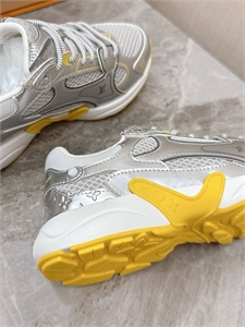 Кроссовки LOUIS VUITTON 137251 - фото 248324 Кроссовки LOUIS VUITTON 137251 - фото 248324