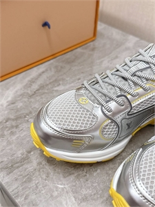 Кроссовки LOUIS VUITTON 137251 - фото 248328 Кроссовки LOUIS VUITTON 137251 - фото 248328